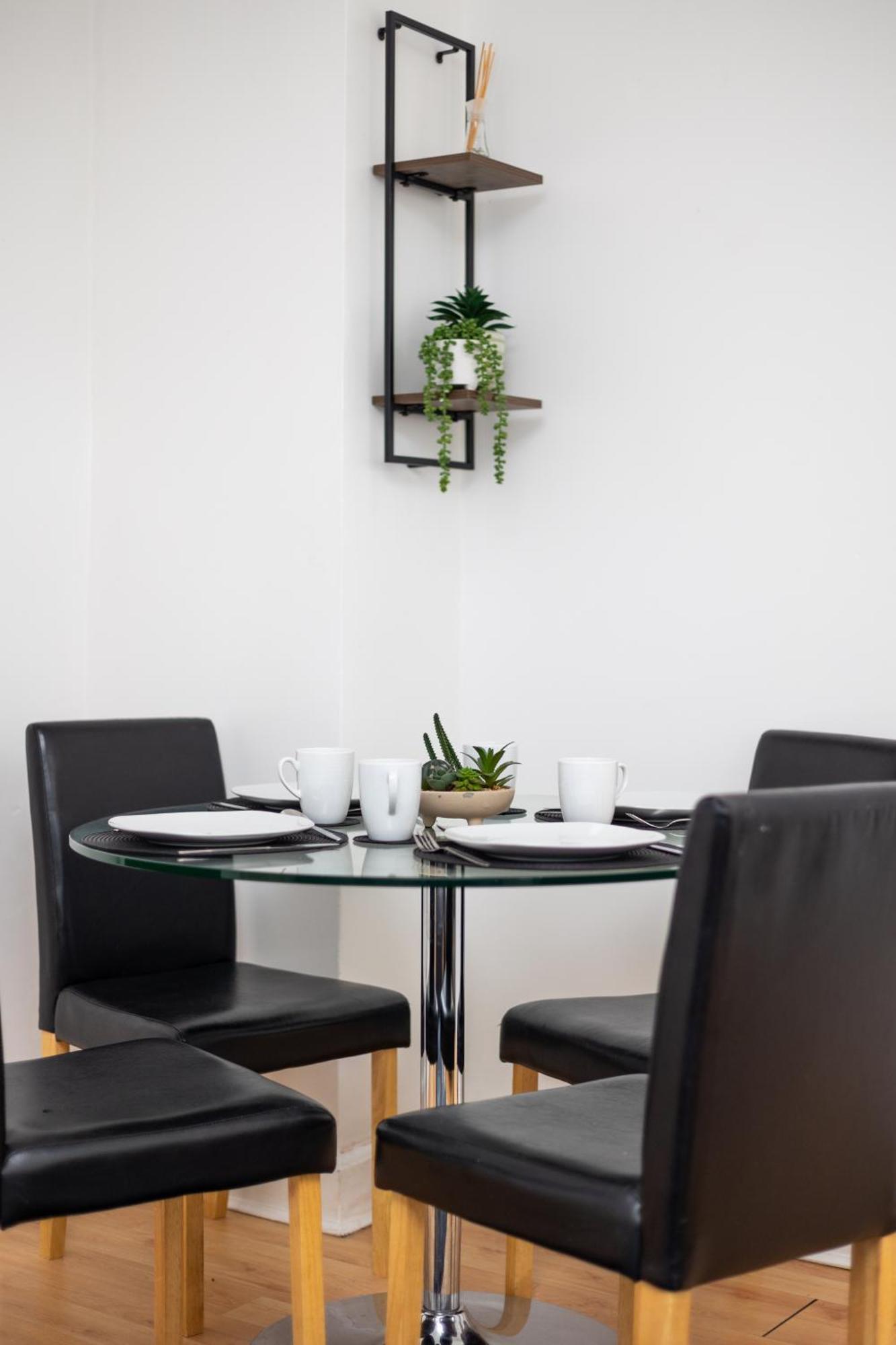 Spacious 3 Bedroom Ground Floor Apartment - 10 Mins From City Centre Leeds  Exterior foto