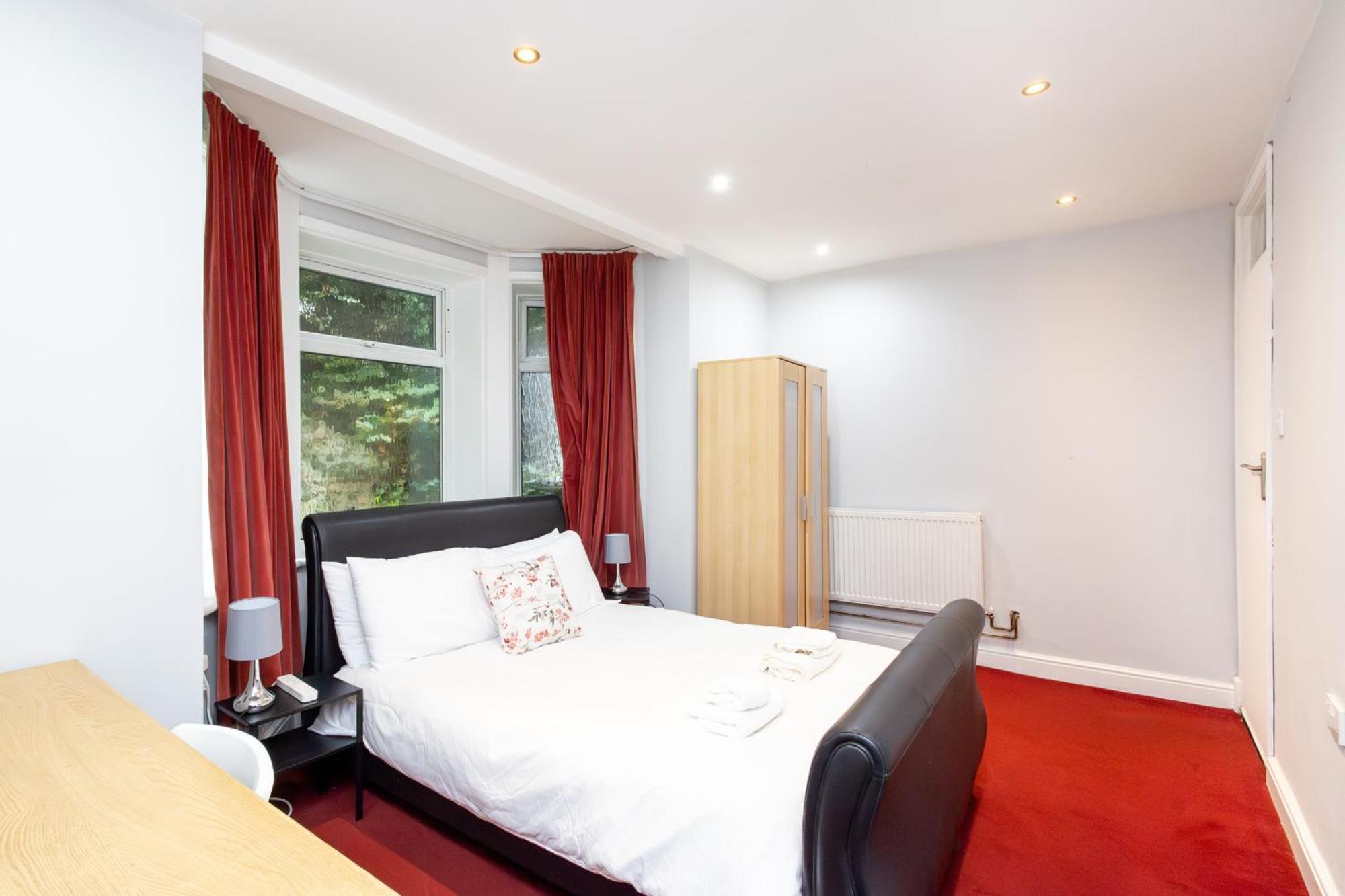 Spacious 3 Bedroom Ground Floor Apartment - 10 Mins From City Centre Leeds  Exterior foto