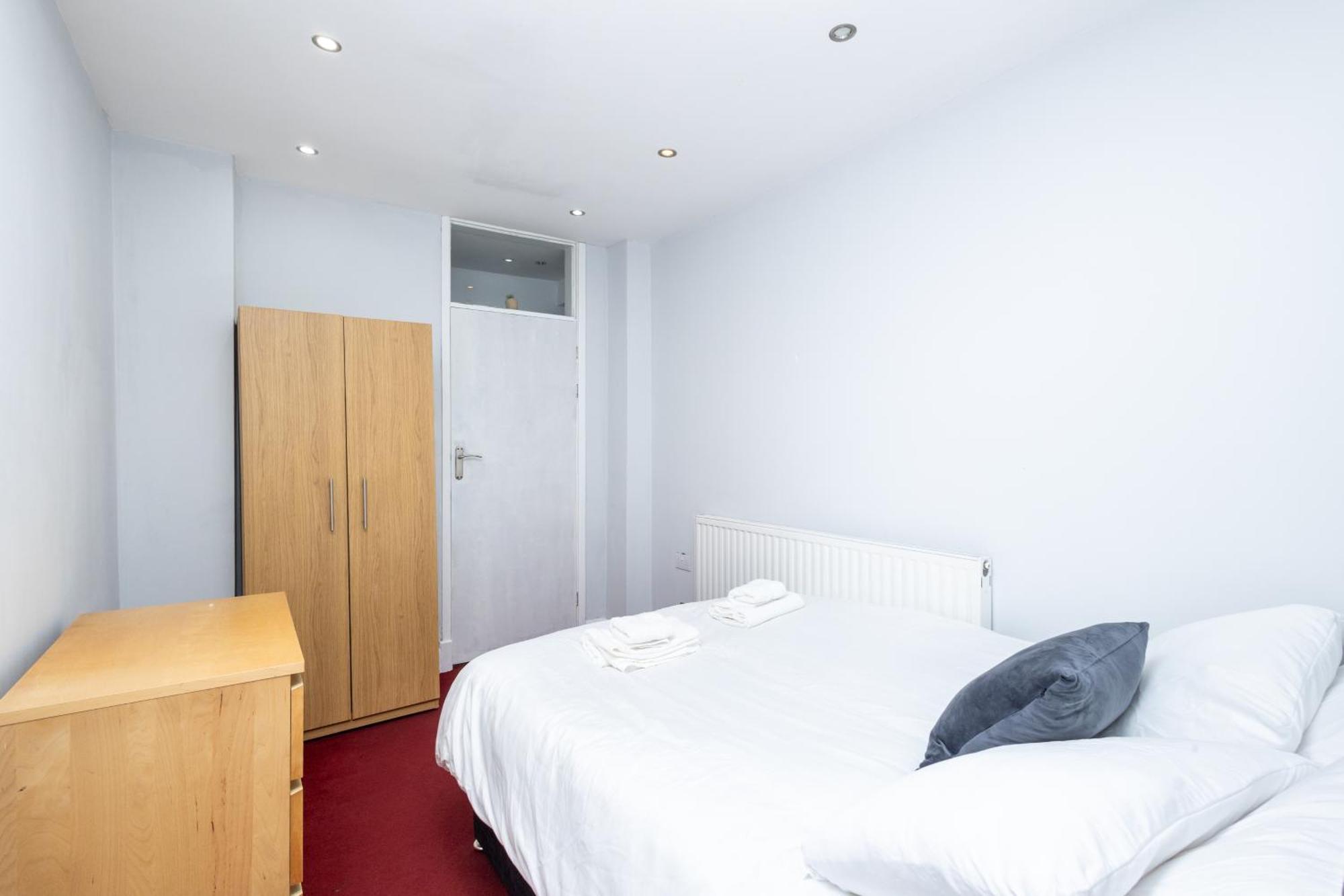 Spacious 3 Bedroom Ground Floor Apartment - 10 Mins From City Centre Leeds  Exterior foto