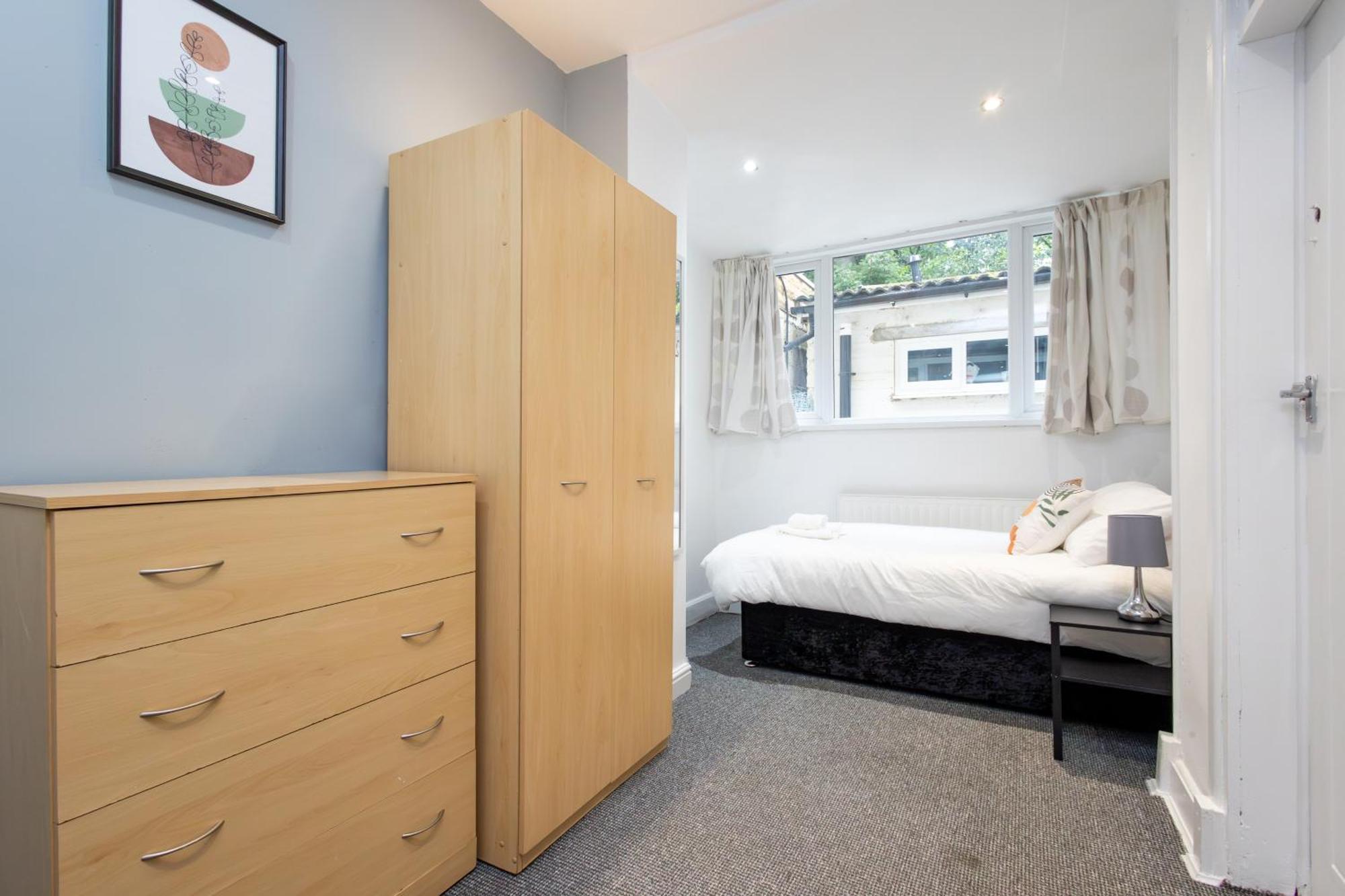 Spacious 3 Bedroom Ground Floor Apartment - 10 Mins From City Centre Leeds  Exterior foto